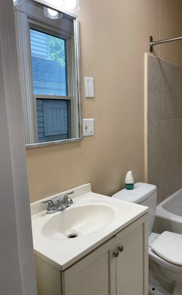 203 S 11th St #1stFL - Photo 2 of 10