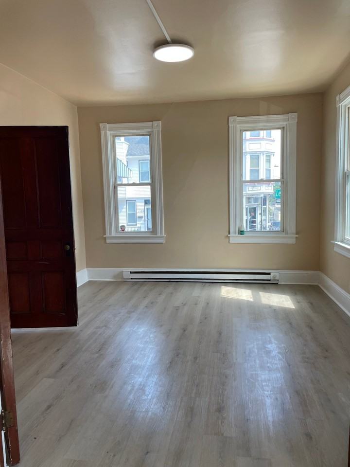 203 S 11th St #1stFL - Photo 3 of 10