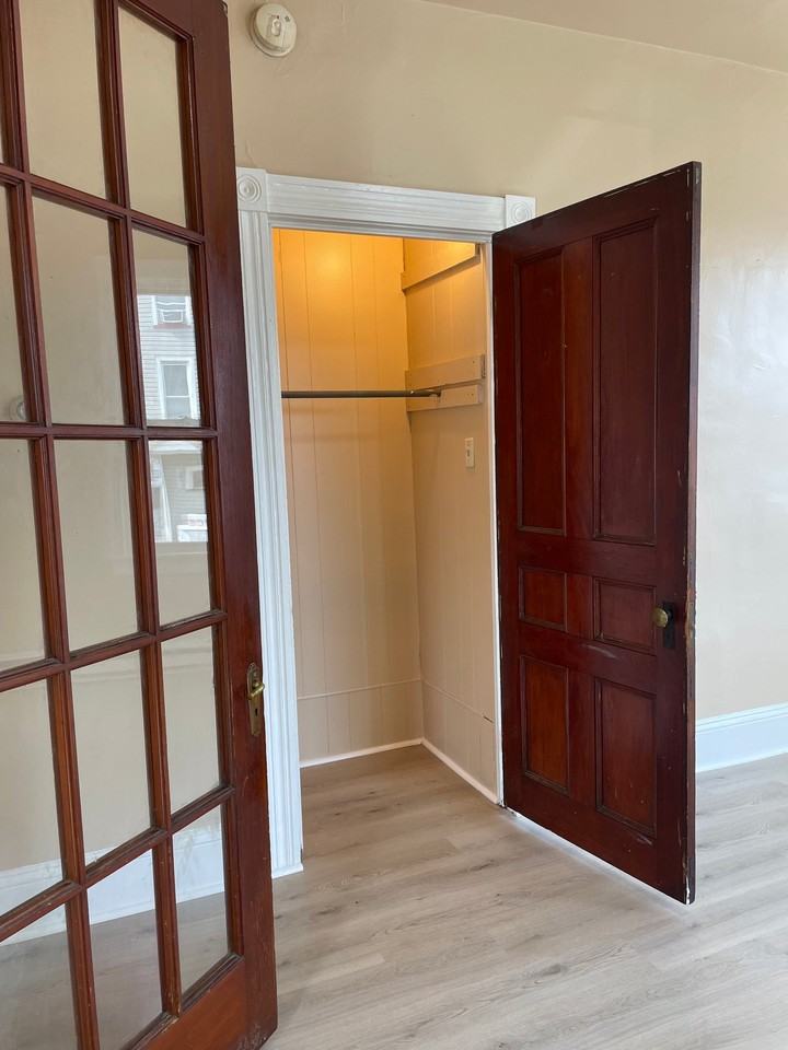 203 S 11th St #1stFL - Photo 4 of 10
