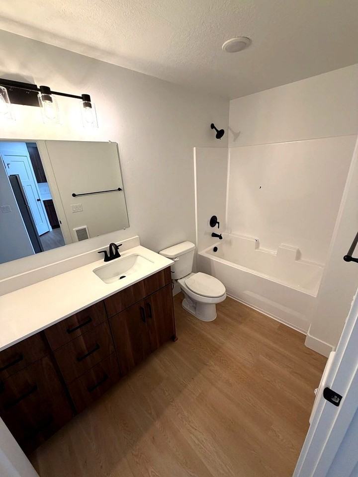 950 Valentine Lane Building #1-4 - Photo 5 of 11
