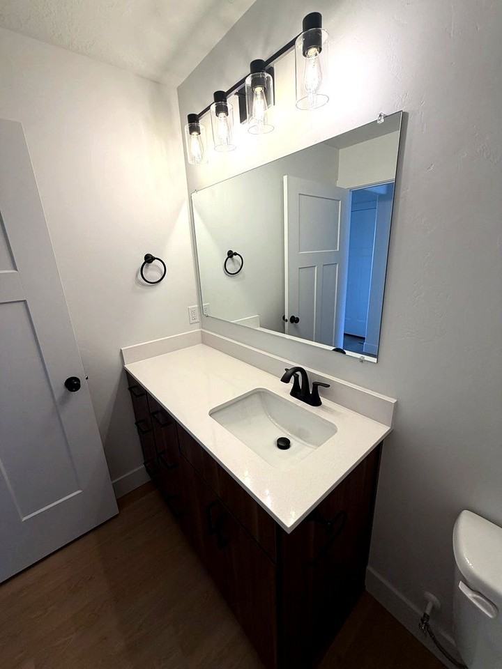 950 Valentine Lane Building #1-4 - Photo 6 of 11
