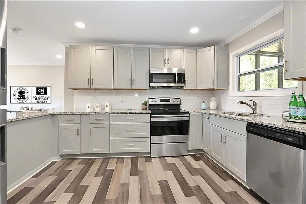 1937 Casey Dr Se - Photo 2 of 17