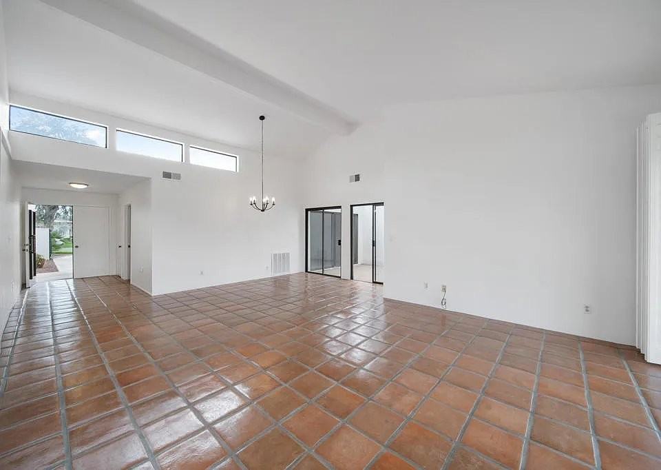 20 San Sebastian Dr - Photo 3 of 14