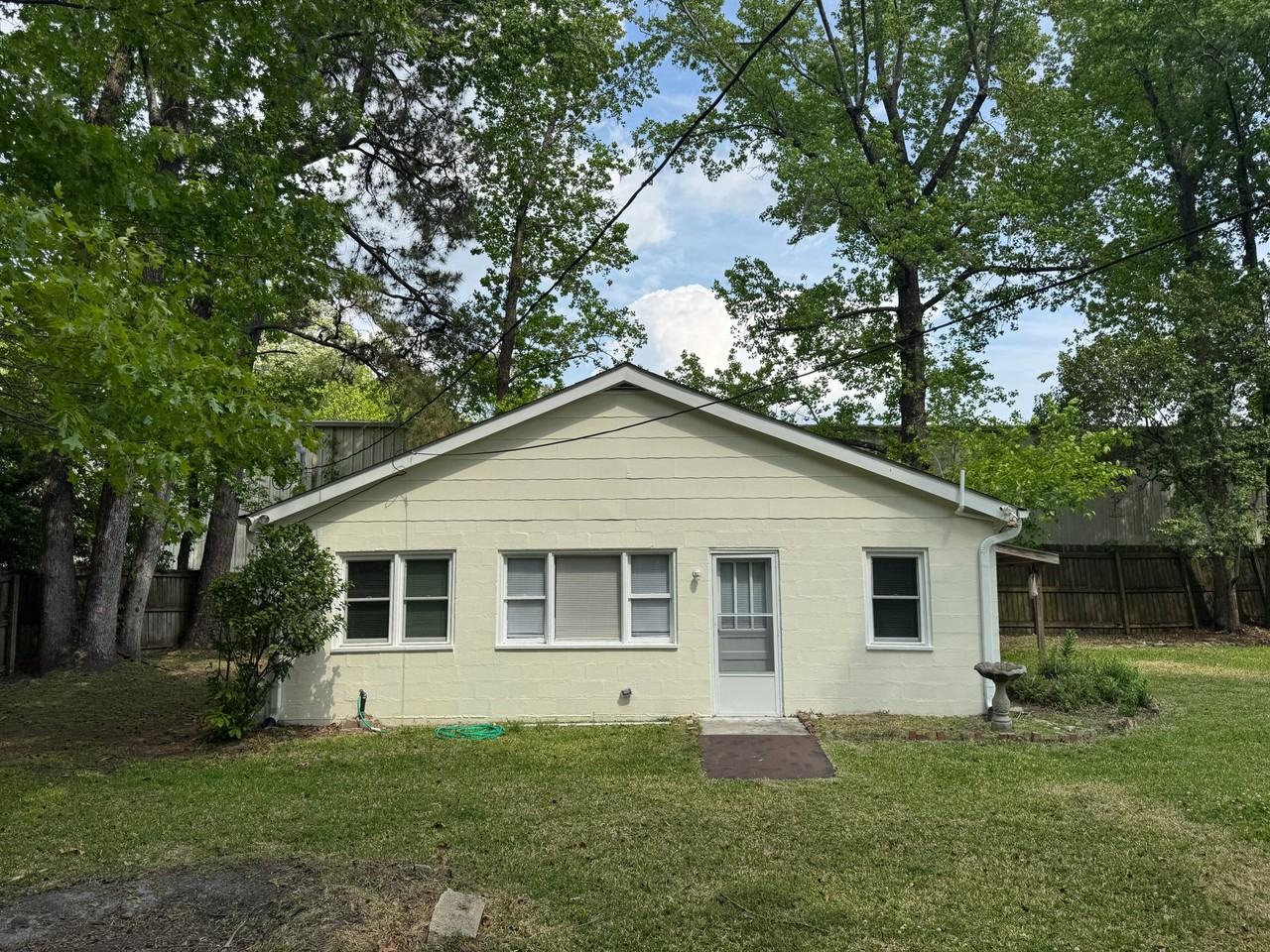 1834 Belgrade Ave - Photo 4 of 13
