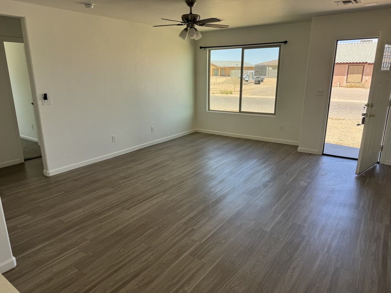 14653 S Diablo Rd - Photo 3 of 15