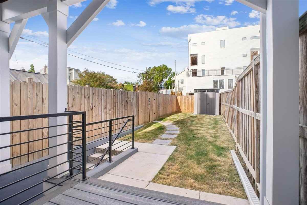 329 16th St Se - Photo 4 of 12