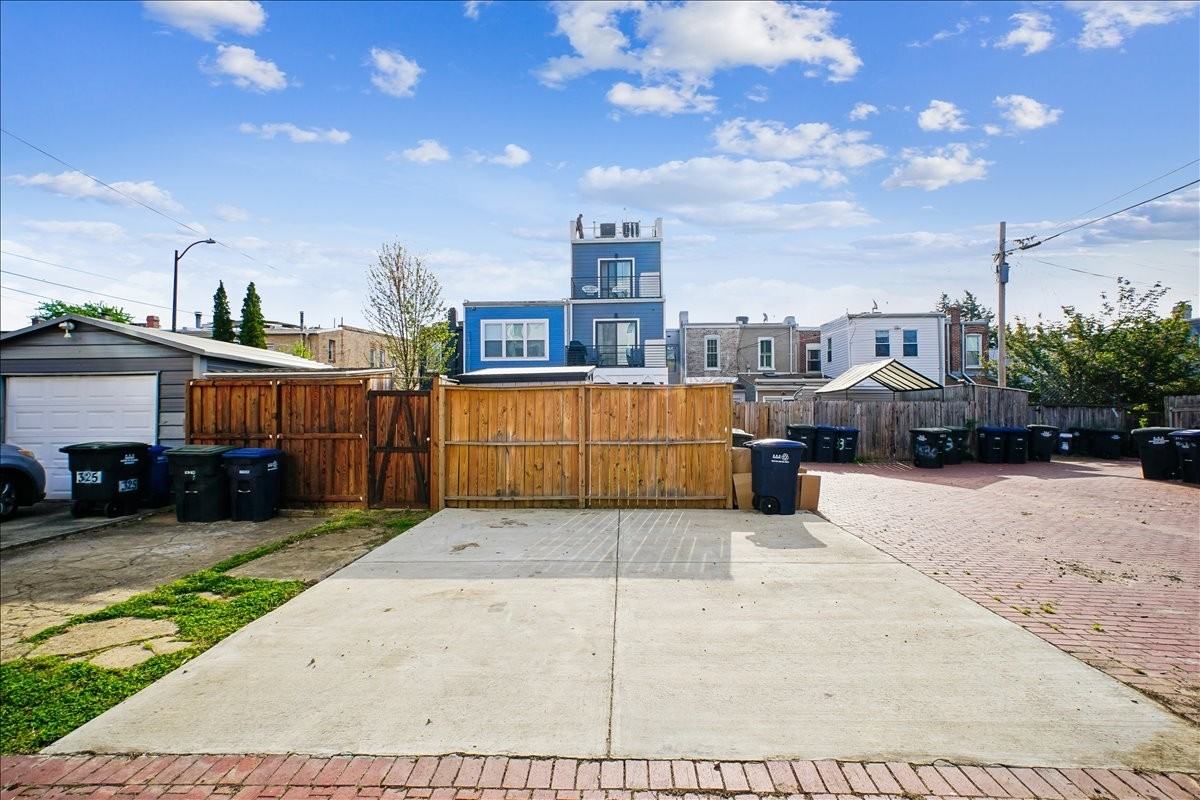 329 16th St Se - Photo 5 of 12