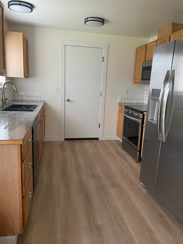 180 Moss Ln - Photo 6 of 15