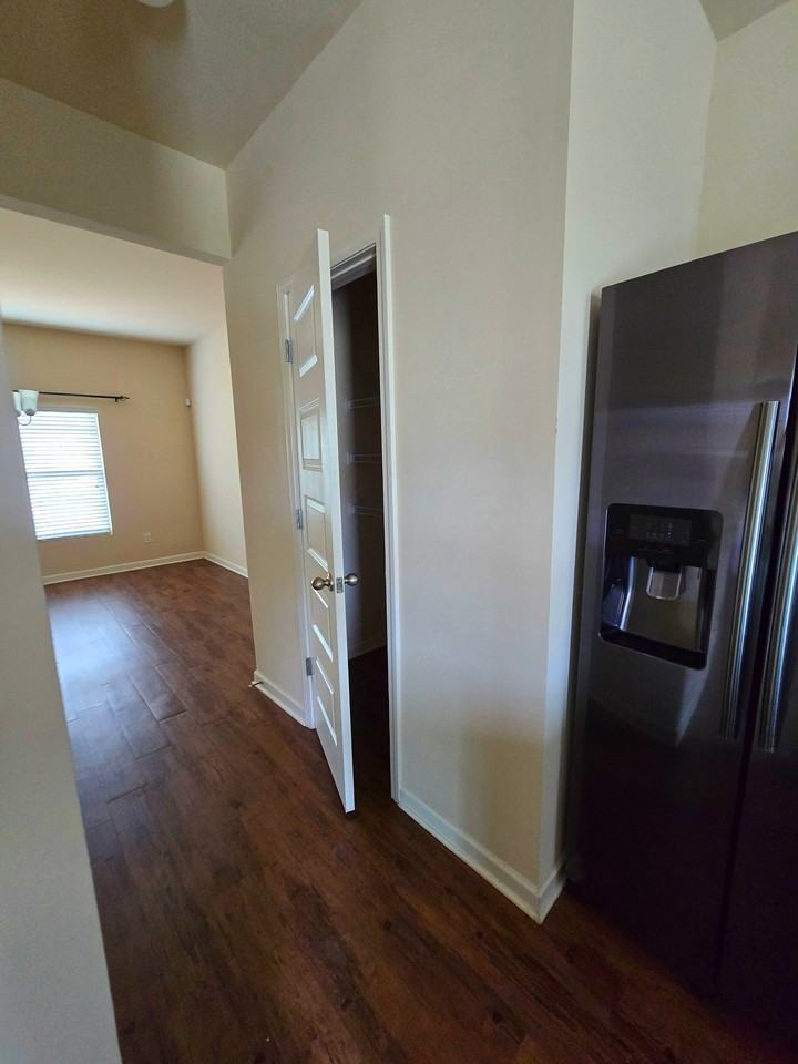 245 Silver Willow Walk - Photo 6 of 20
