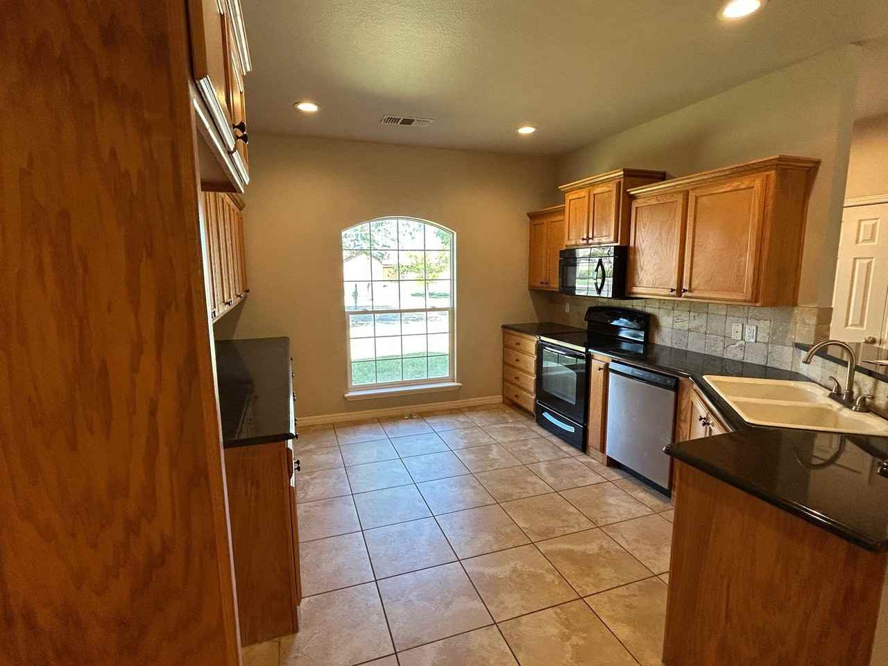 6111 Mercy Ct - Photo 6 of 17