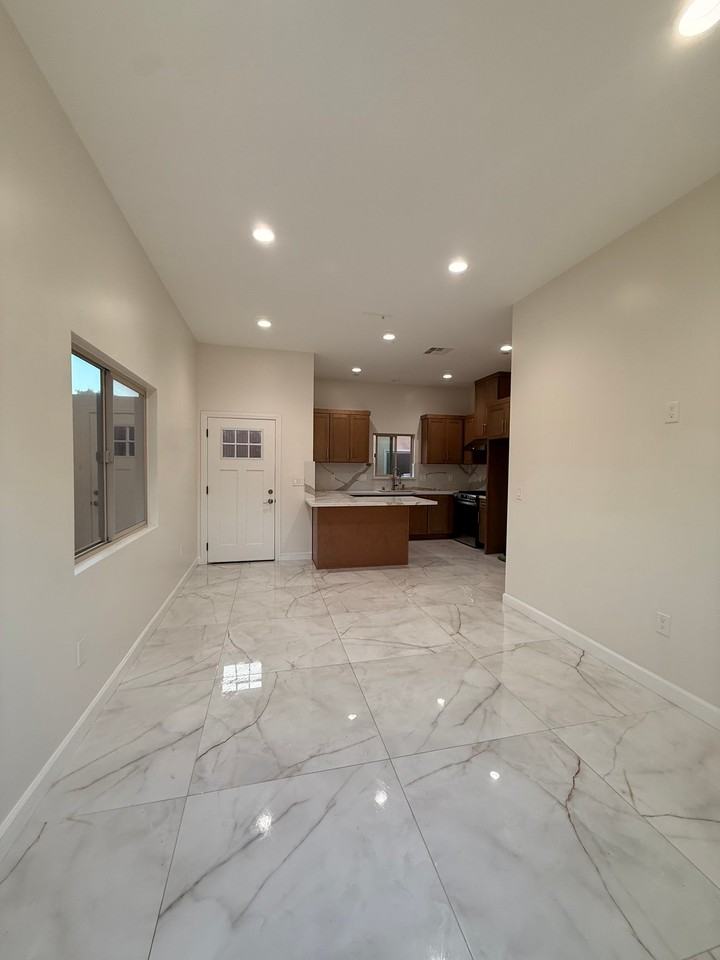11796 Kensington Rd - Photo 3 of 10