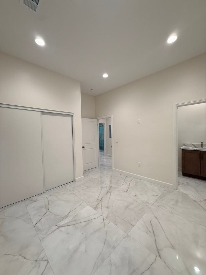 11796 Kensington Rd - Photo 7 of 10
