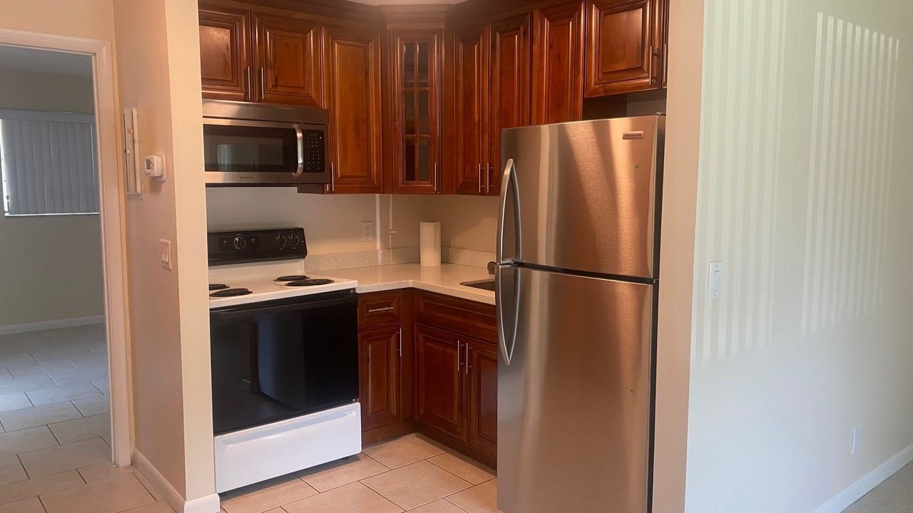 3919 Adcock Ln #B - Photo 3 of 11