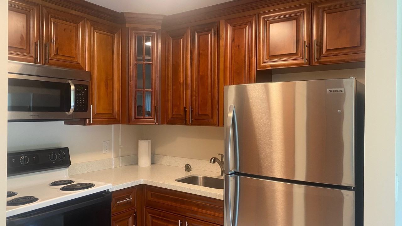 3919 Adcock Ln #B - Photo 4 of 11