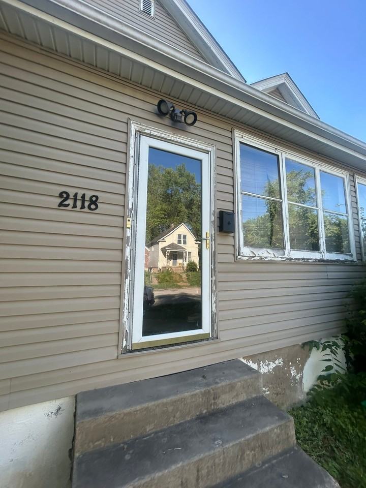 2118 Rosebud Ave - Photo 2 of 20