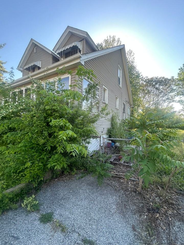 2118 Rosebud Ave - Photo 4 of 20