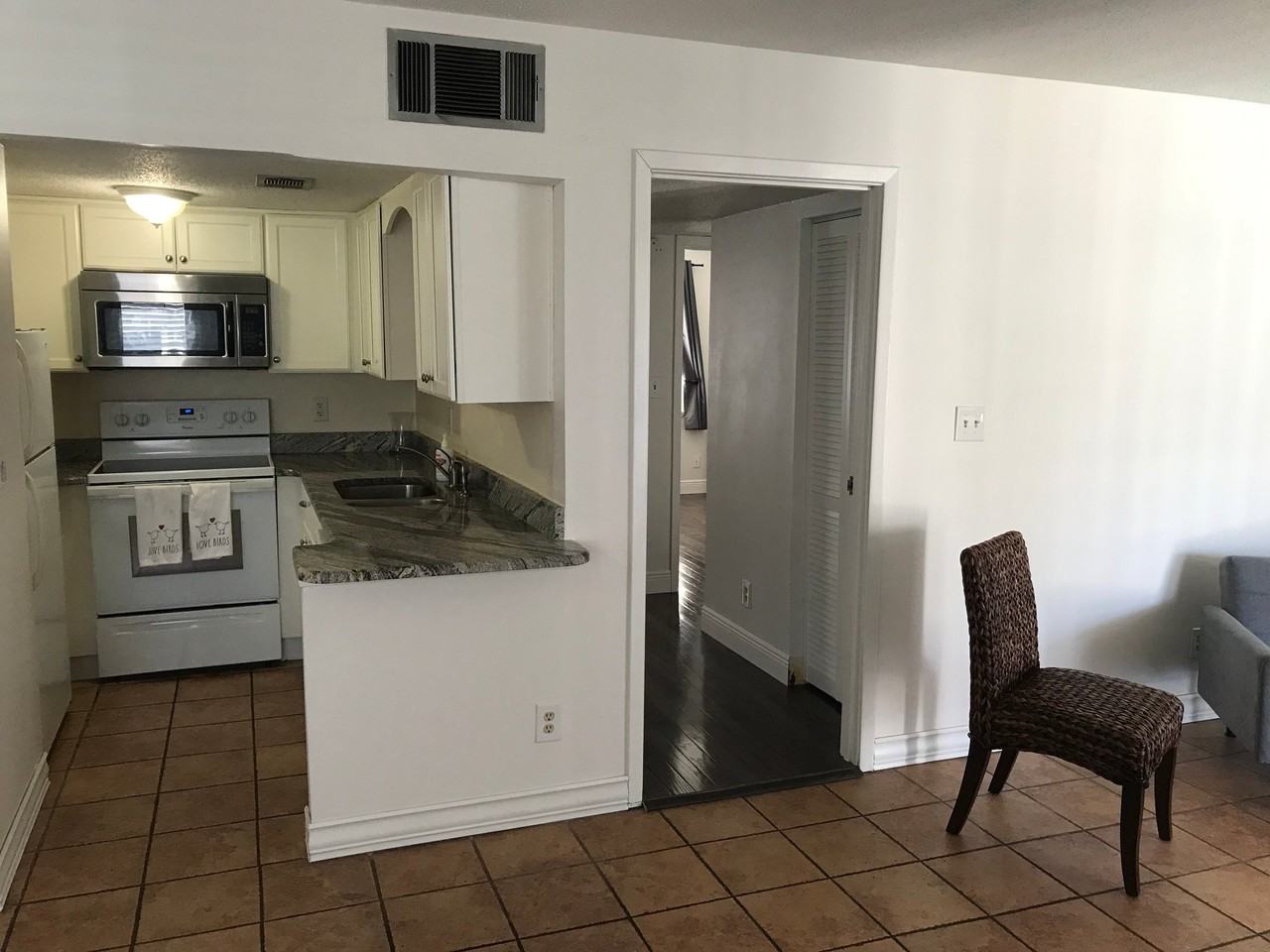 101 Old Ferry Rd #10C - Photo 7 of 20