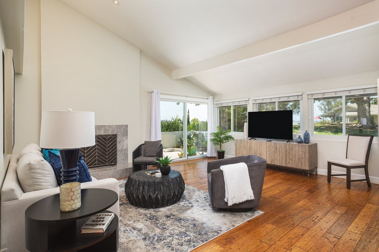302 Esplanade - Photo 2 of 8