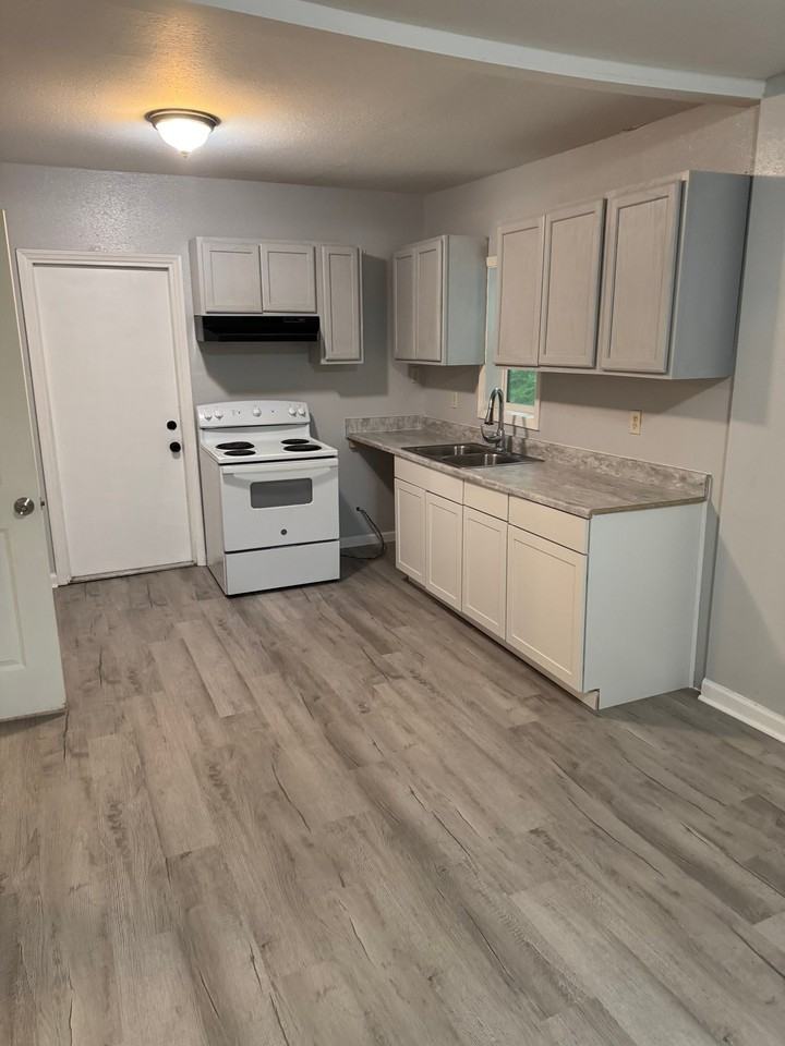 2332 Keith St - Photo 2 of 10