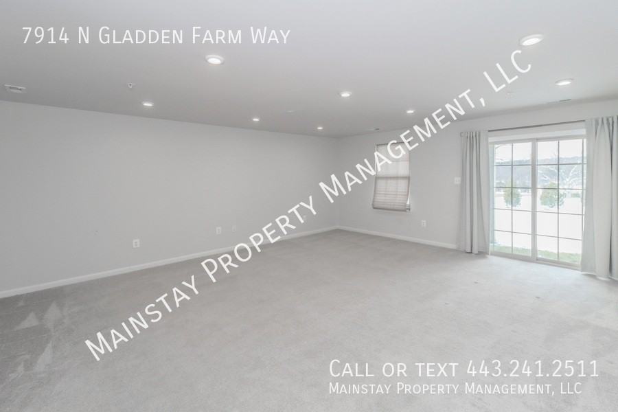 7914 N Gladden Farm Way - Photo 3 of 25