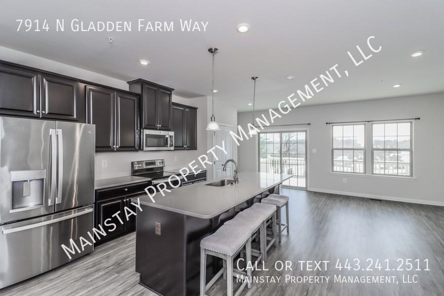 7914 N Gladden Farm Way - Photo 4 of 25
