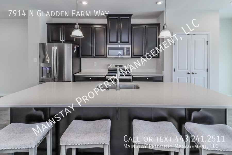 7914 N Gladden Farm Way - Photo 6 of 25