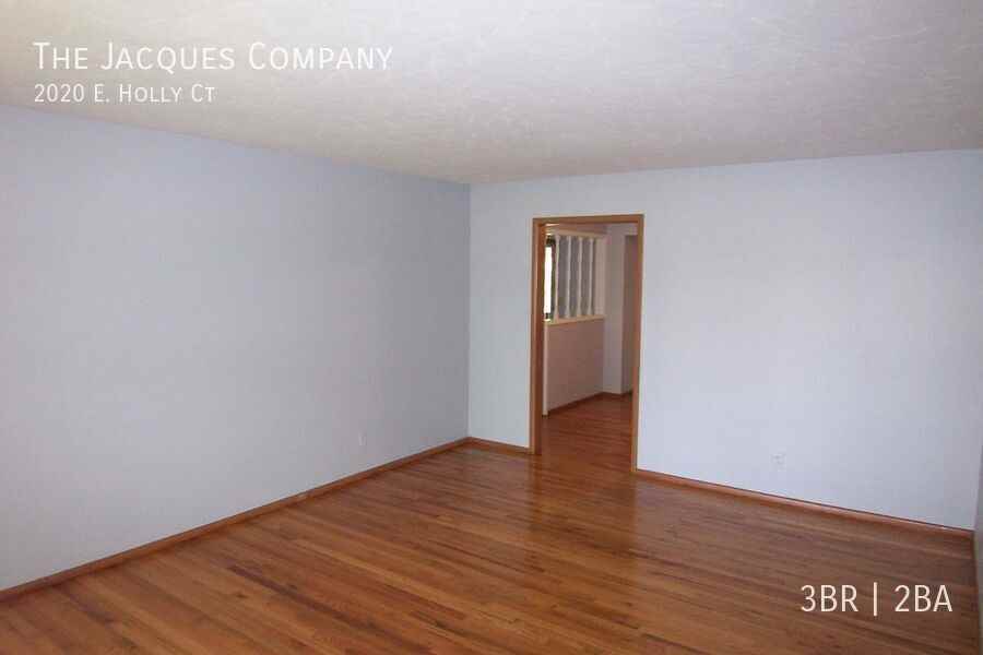 2020 E Holly Ct - Photo 2 of 14