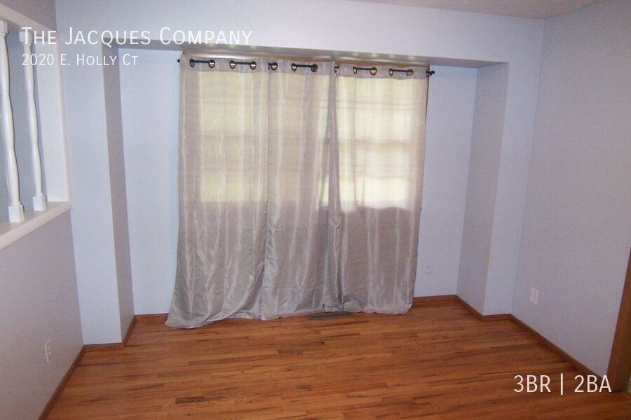 2020 E Holly Ct - Photo 3 of 14