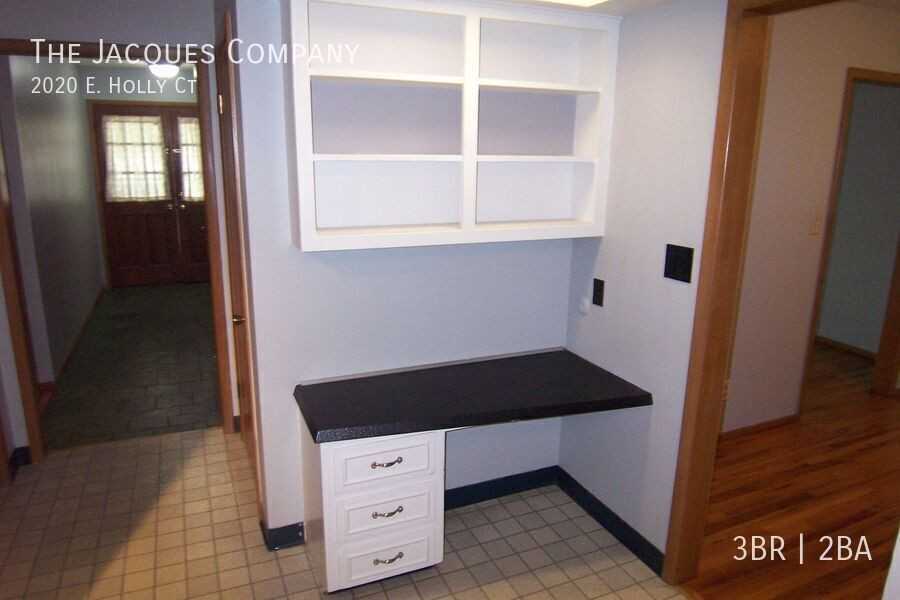 2020 E Holly Ct - Photo 7 of 14