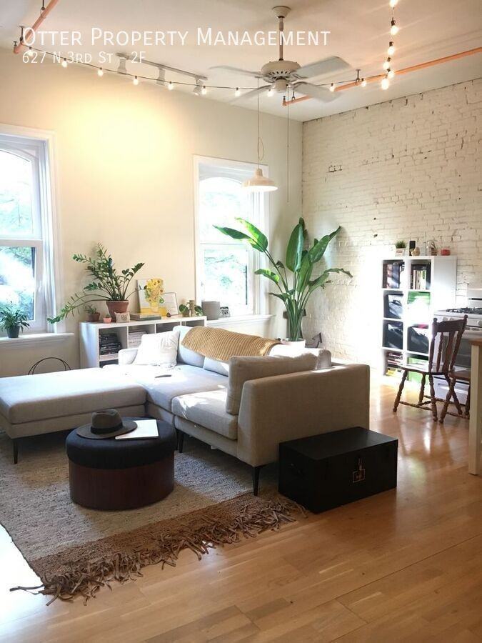 627 N 3rd St #2F - Photo 3 of 37