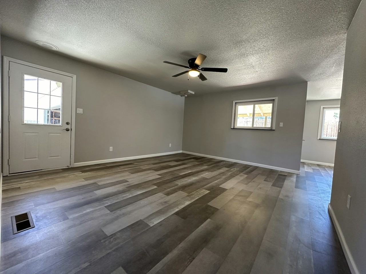 7565 Yorkshire Drive - Photo 3 of 19