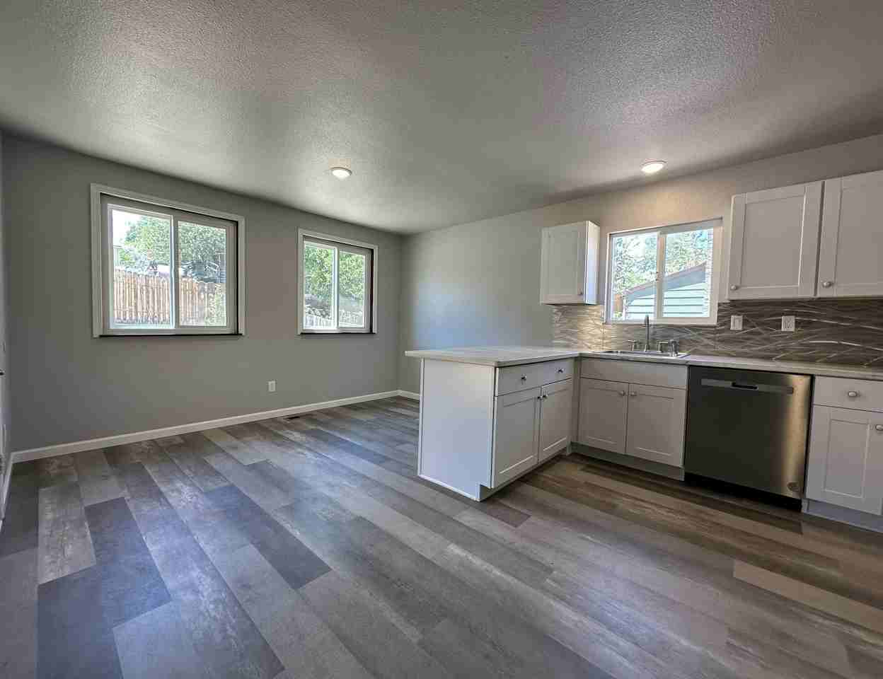 7565 Yorkshire Drive - Photo 6 of 19