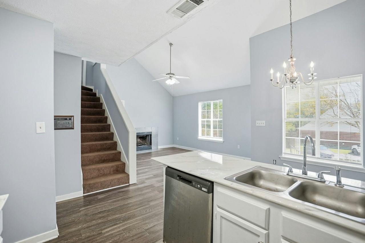 7028 Copper Cove - Photo 6 of 28