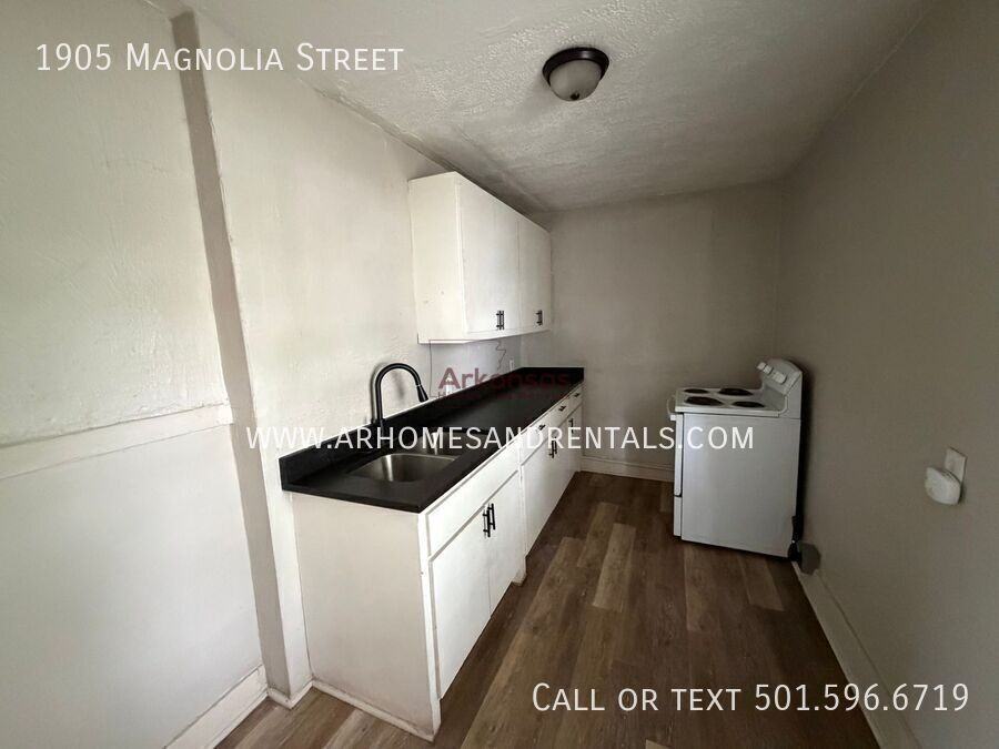 1905 N Magnolia St - Photo 4 of 7