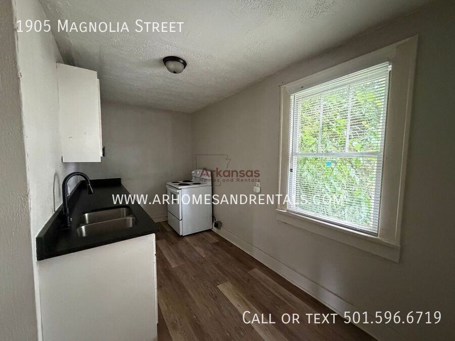 1905 N Magnolia St - Photo 5 of 7