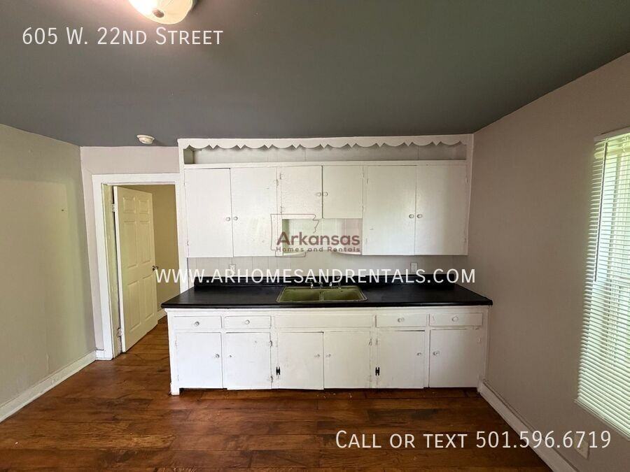 605 W 22nd St - Photo 4 of 10