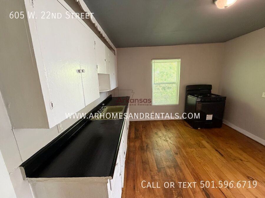 605 W 22nd St - Photo 5 of 10