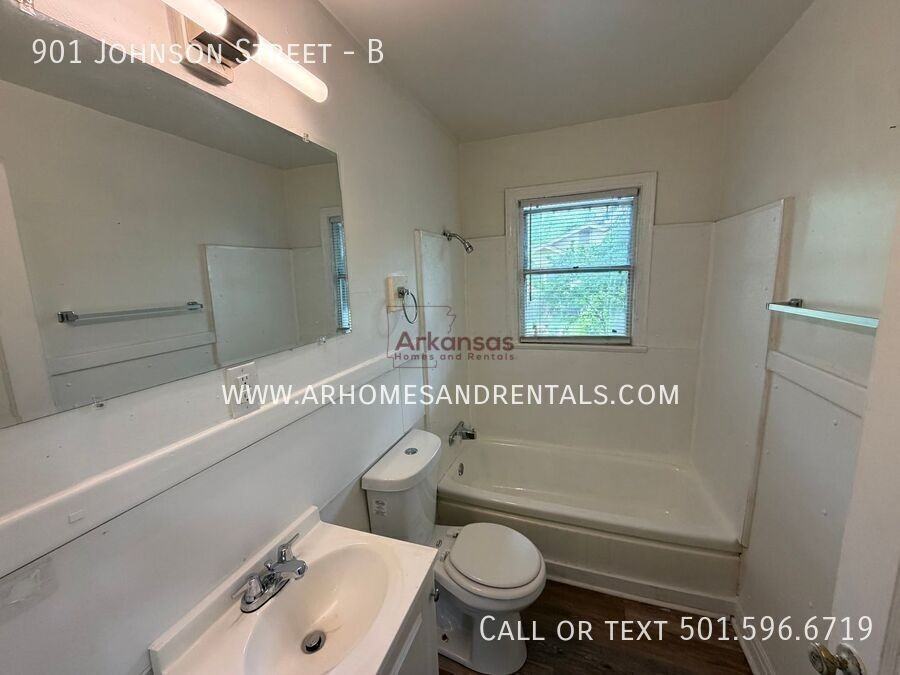 901 Johnson St #B - Photo 6 of 8