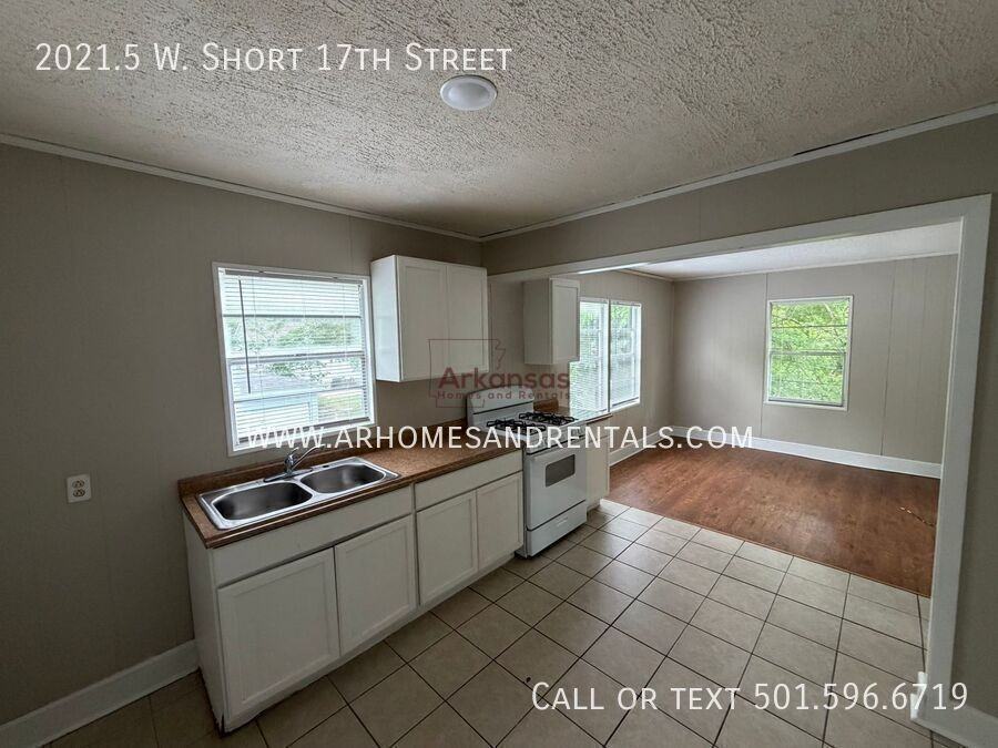 SHORT 17TH & - Photo 2 of 9