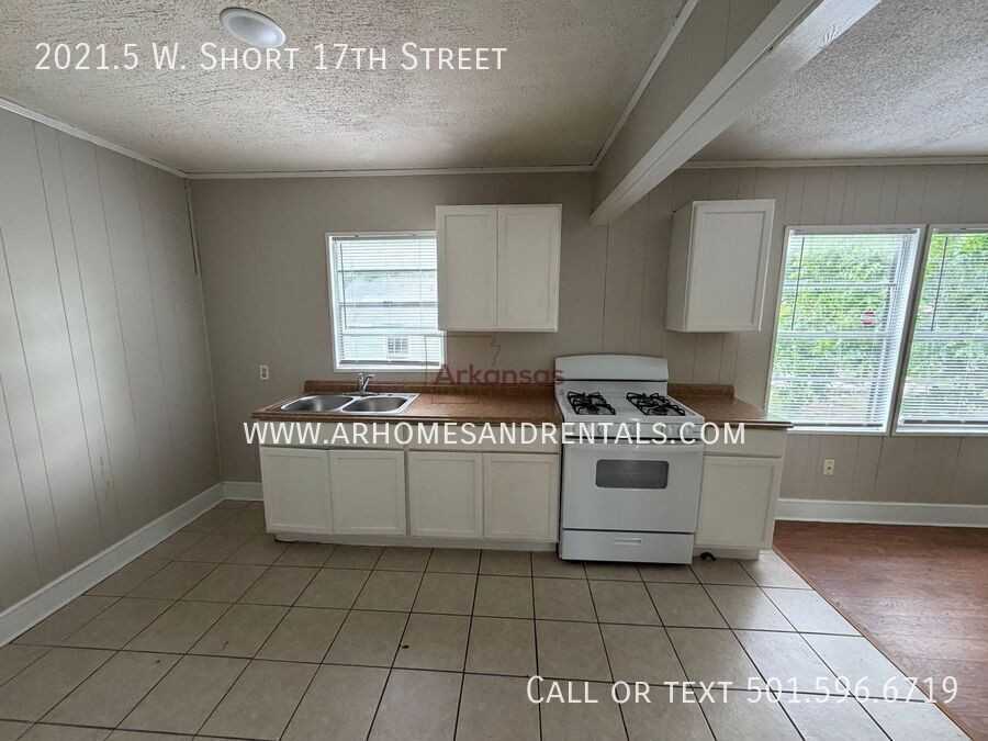 SHORT 17TH & - Photo 3 of 9