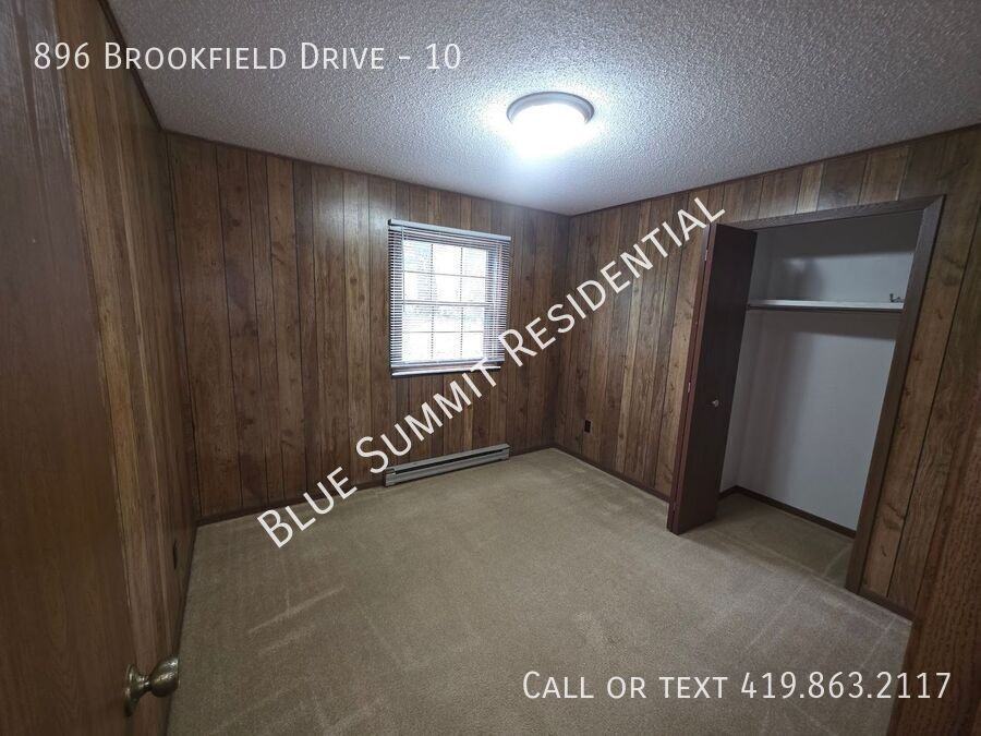 896 Brookfield Dr #10 - Photo 3 of 13