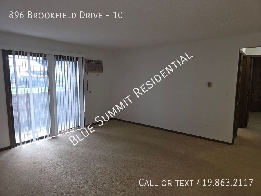 896 Brookfield Dr #10 - Photo 4 of 13