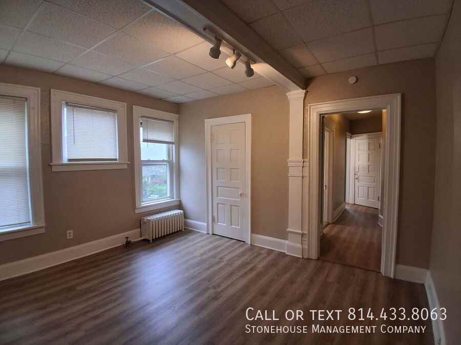 422 W 10th St #3