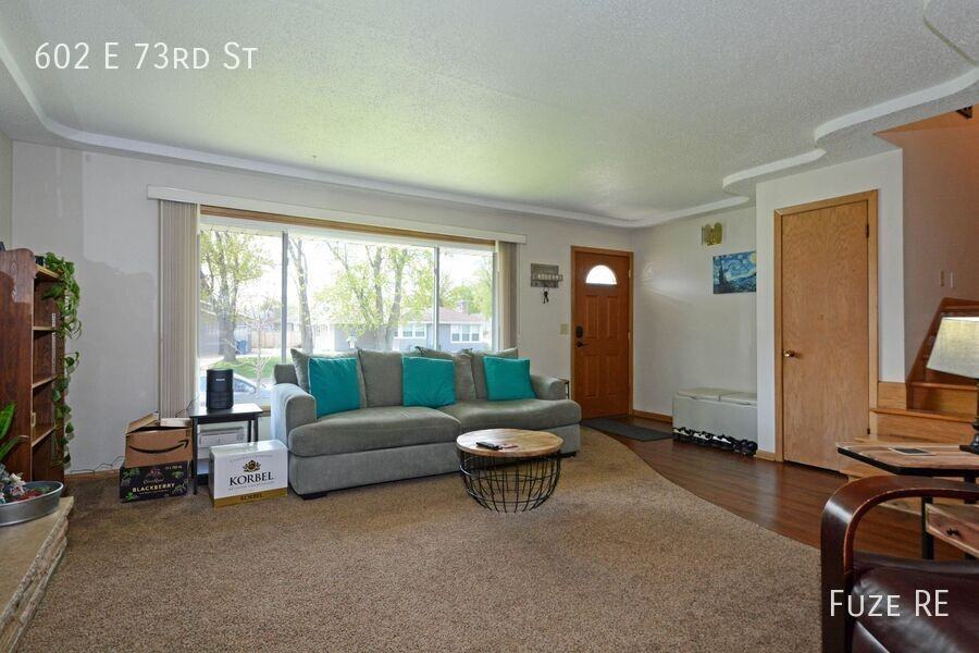 602 E 73rd St - Photo 4 of 27