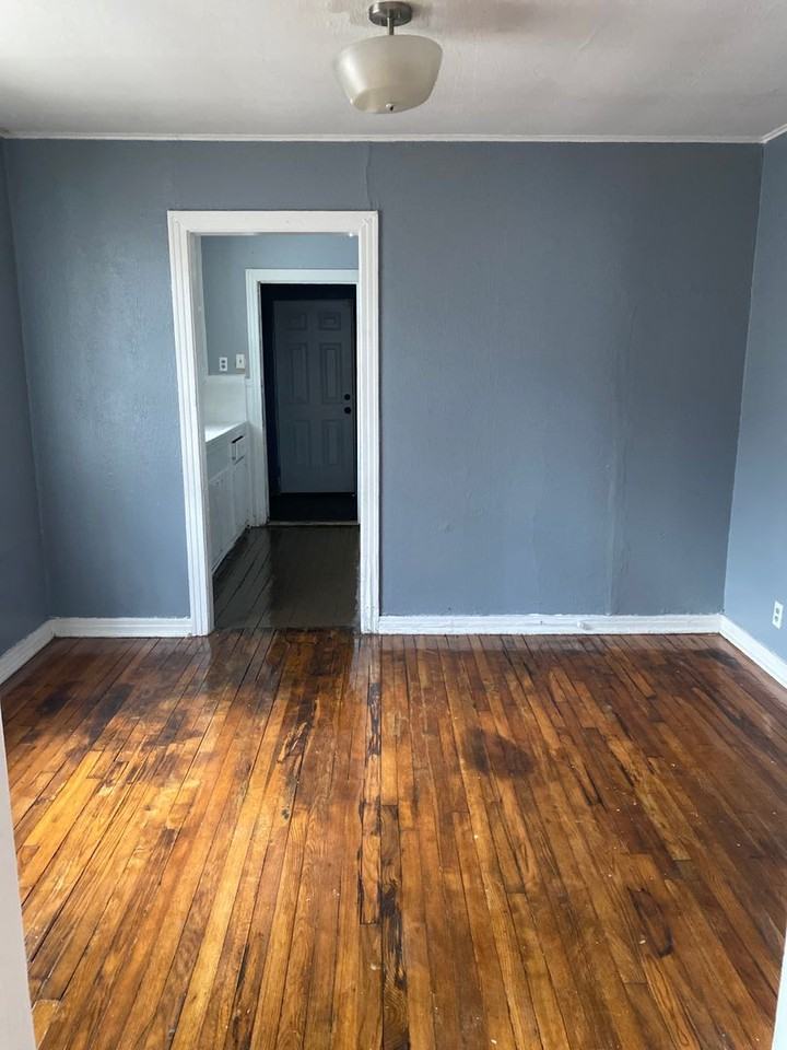 2714 Dupont St - Photo 3 of 8