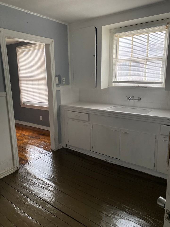 2714 Dupont St - Photo 4 of 8