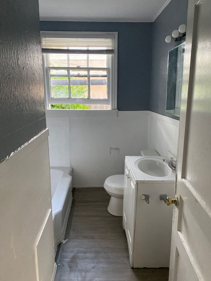 2714 Dupont St - Photo 6 of 8