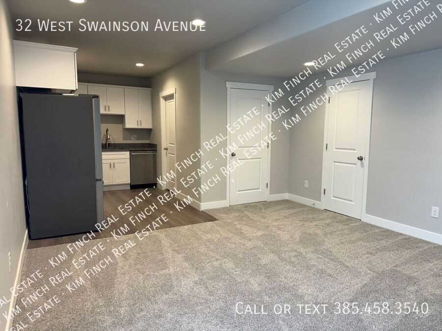 32 W Swainson Ave - Photo 2 of 20