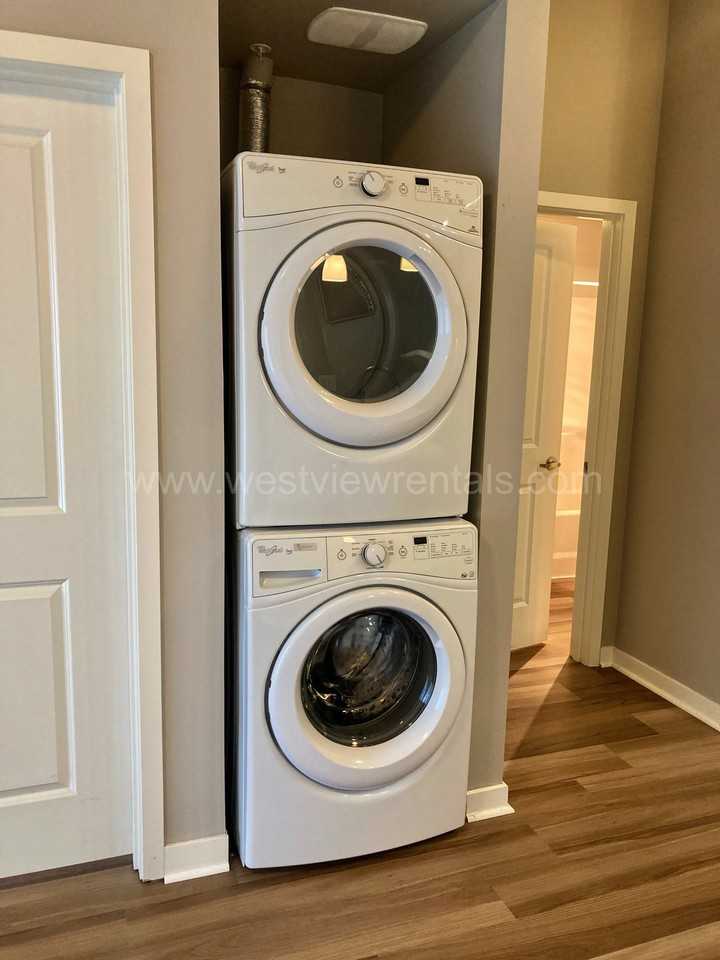 203 E Laurel St #403 - Photo 6 of 14
