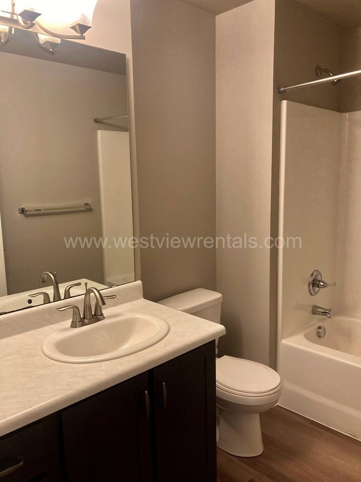 203 E Laurel St #511 - Photo 7 of 15
